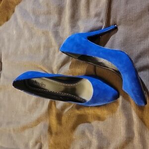 NWOT Charles David Blue Suede Pumps 11